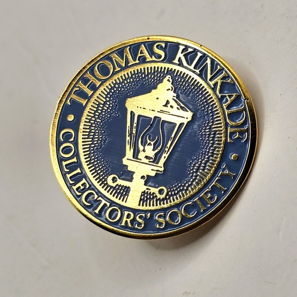 Thomas Kinkade Collectors' Society Lapel Pin Enamel Souvenir Metal Pinback - Picture 1 of 3